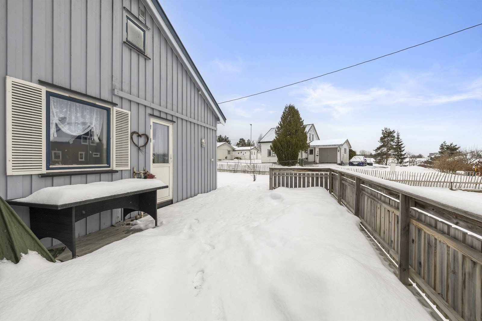 Terrassen er på hele 85 kvm, og er både syd- og vestvendt. Galleribilde