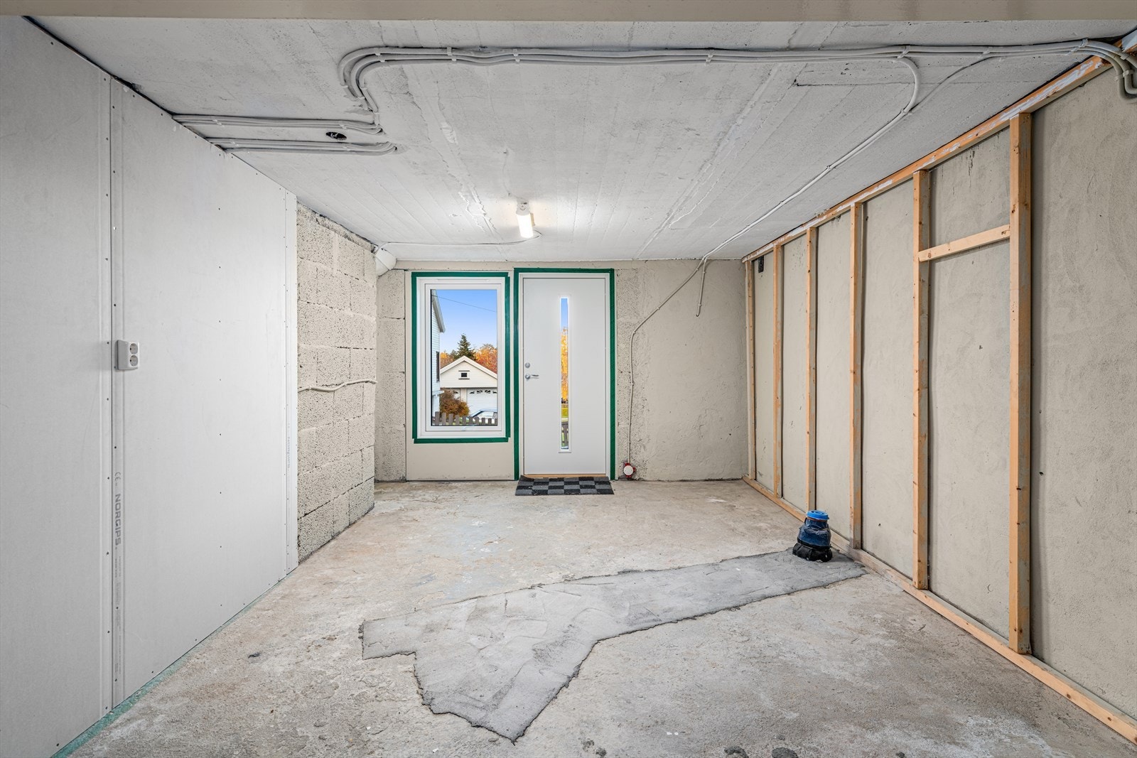 Med egen inngang kan det for eksempel være en ypperlig mulighet for å opprette en praktisk hybel-løsning! Galleribilde