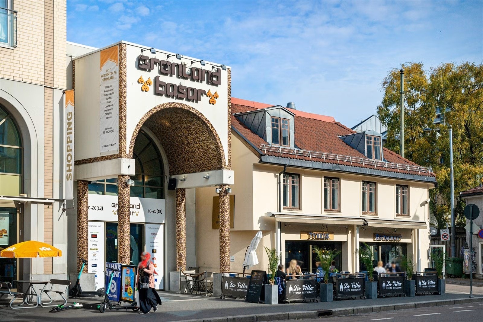 Grønland basar i nærheten med blant annet klesbutikker, vinmonopol, apotek, hobbybutikker, frisør og spisesteder Galleribilde