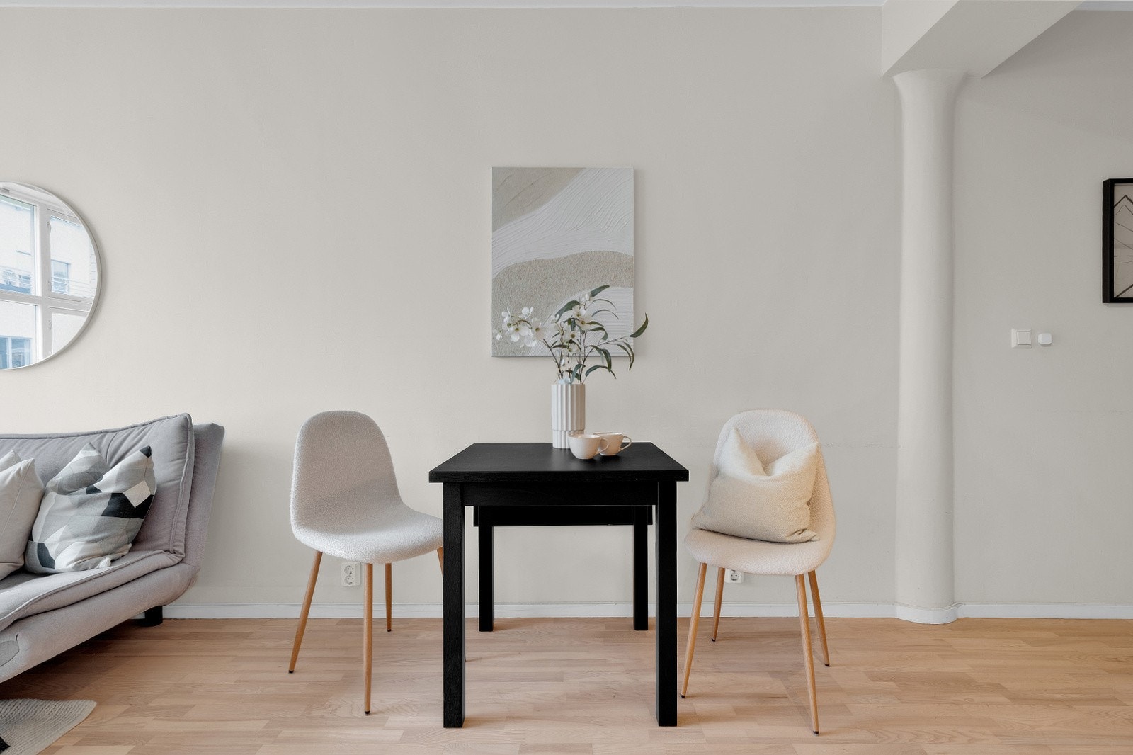 Her har du plass til å møblere med hyggelig spisegruppe Galleribilde