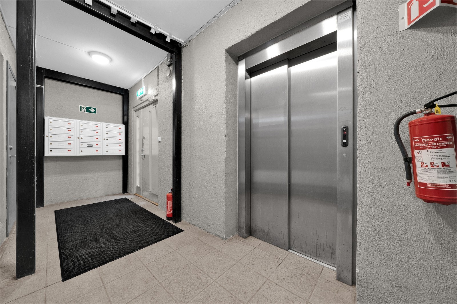 Fra inngangspartiet har du heisadkomst Galleribilde