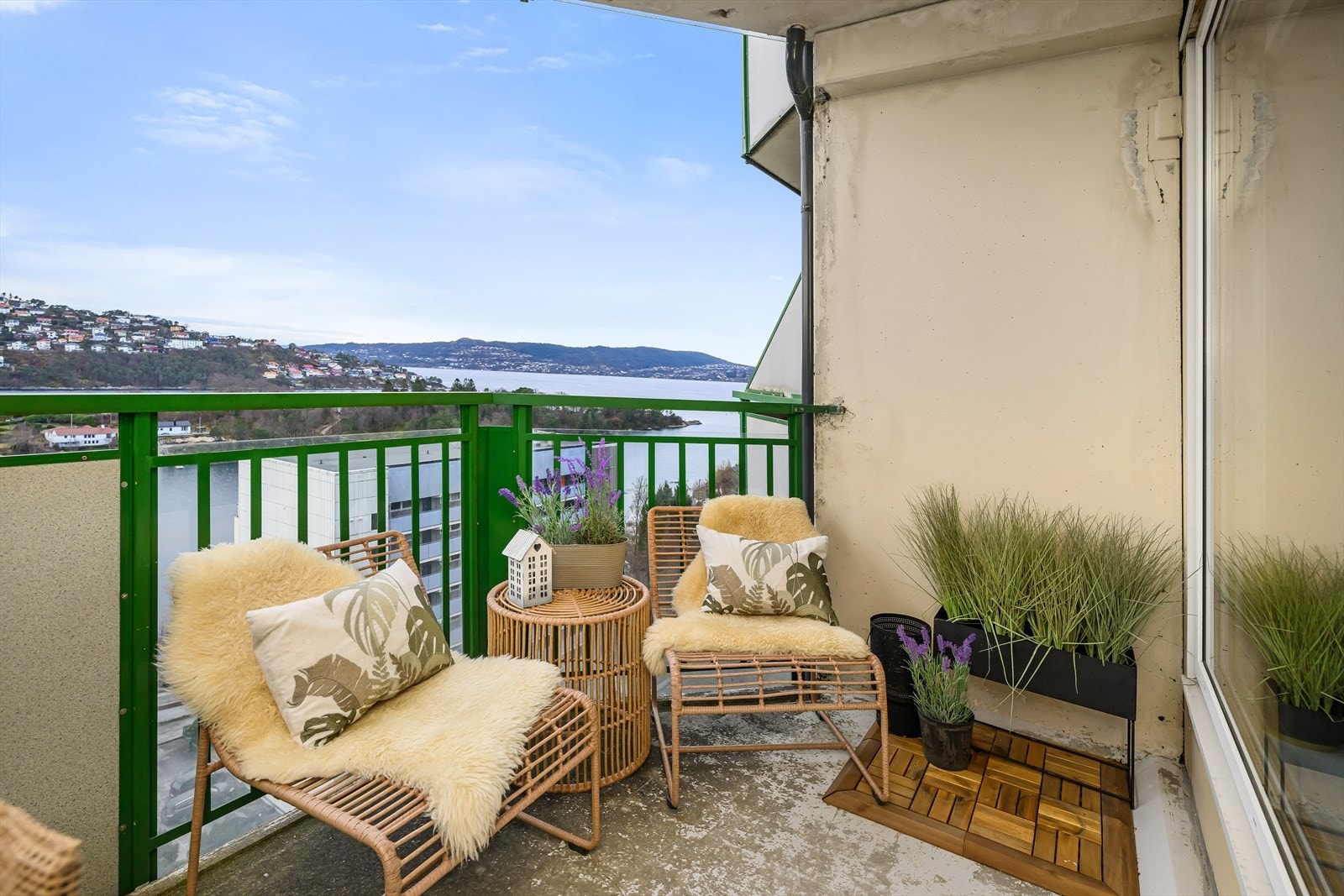 Fantastisk utsikt mot Åstveitvågen, Eidsvåg, deler av Byfjorden og Askøy. Galleribilde