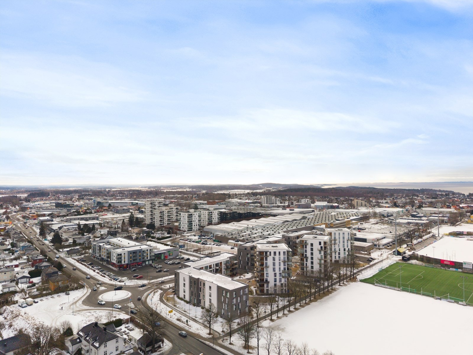 Nærmeste matbutikk er Kiwi rett over veien. Galleribilde