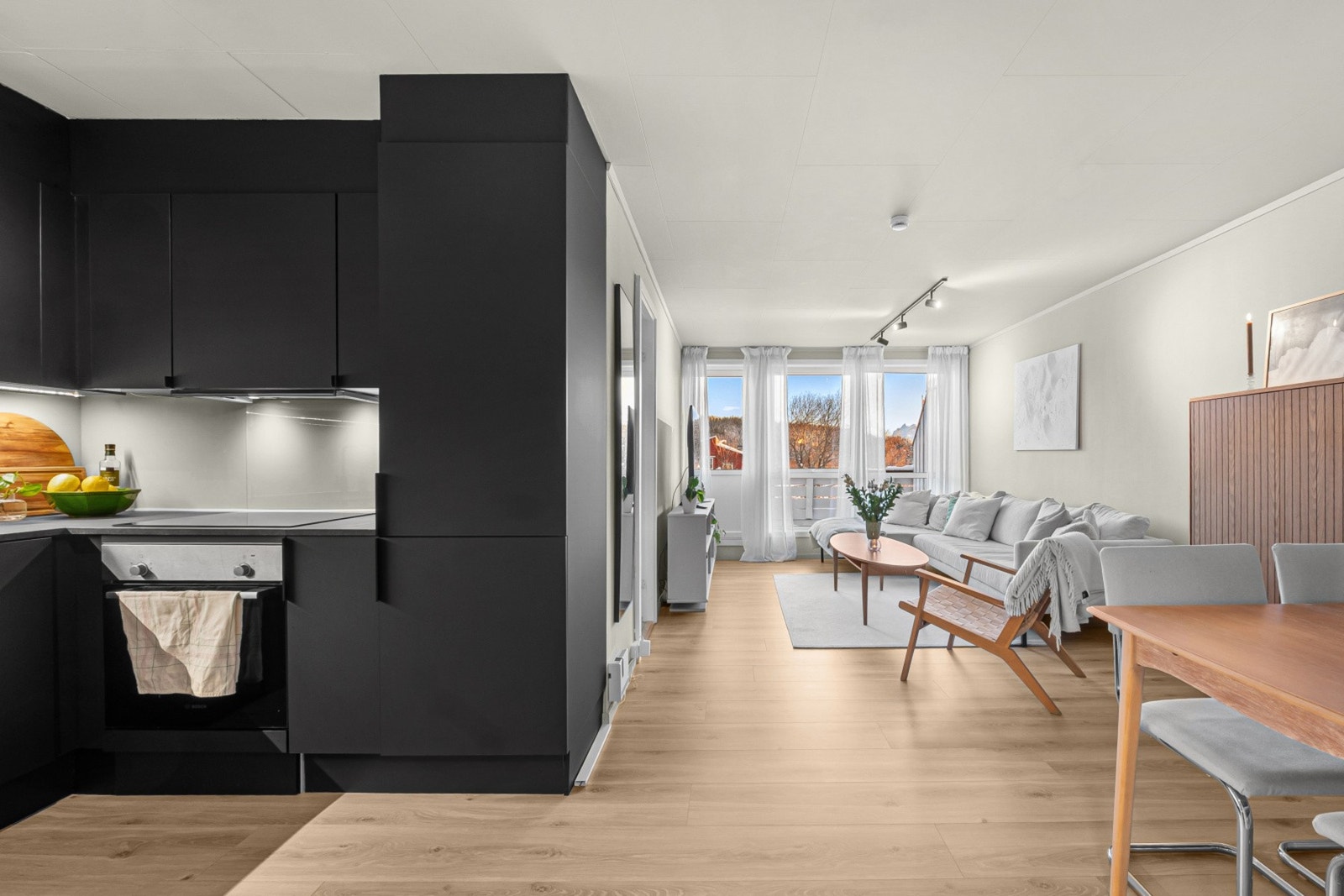 Store deler av leiligheten har blitt oppgradert, og den framstår i dag som moderne, tidsriktig og klar til innflytting. Galleribilde