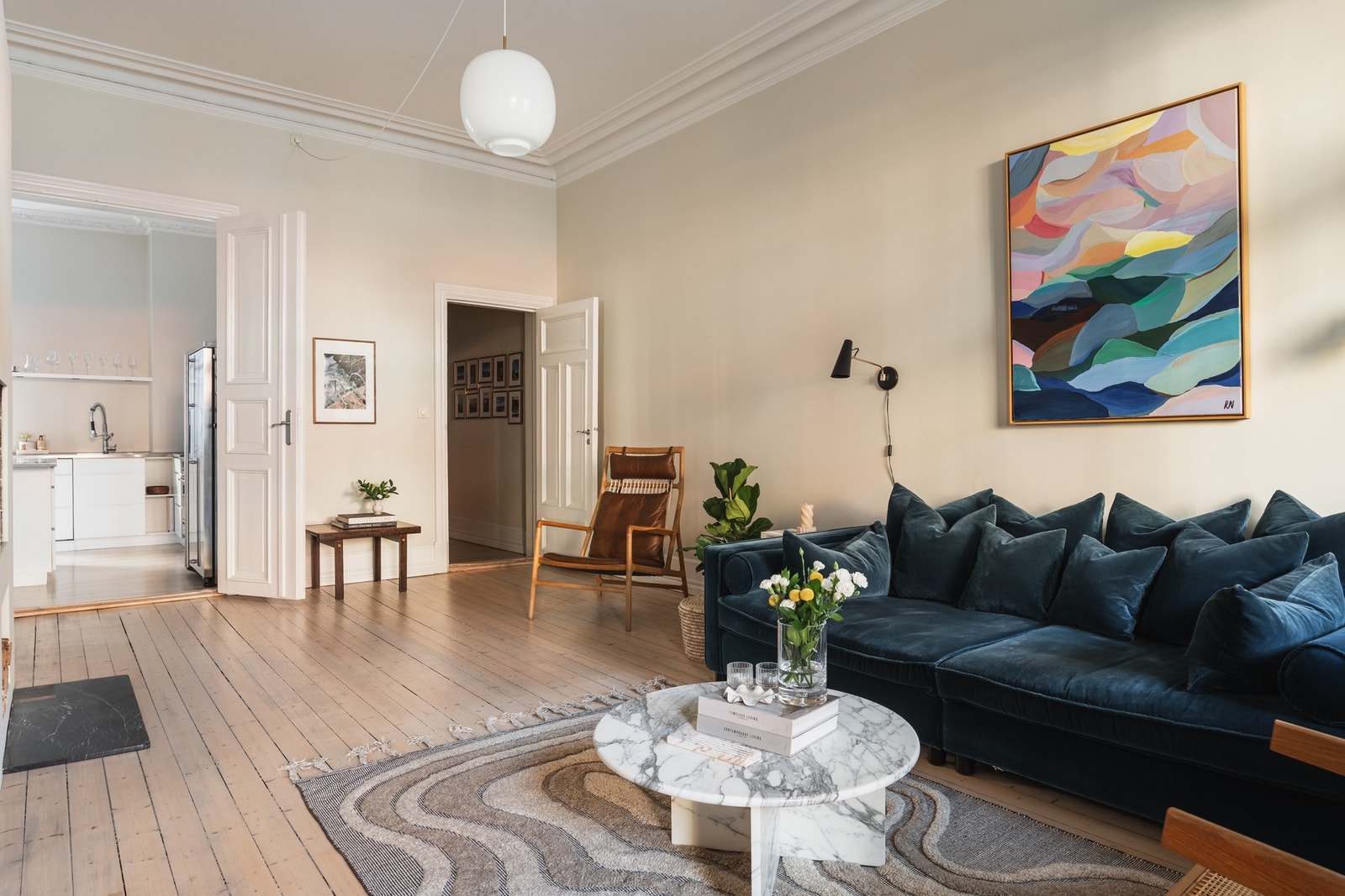 Fantastisk takhøyde på 3,4 meter skaper en god romfølelse. Galleribilde