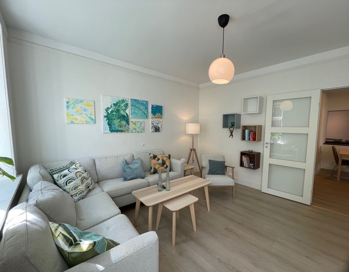 Felles stue med nye møbler juli-24. Galleribilde