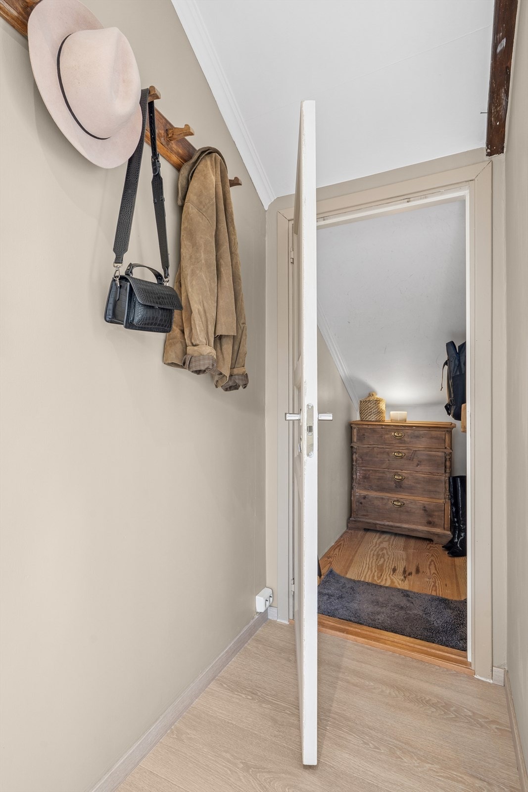 Leiligheten har også en innvendig bod som egner seg godt til ytterlige oppbevaring. Galleribilde