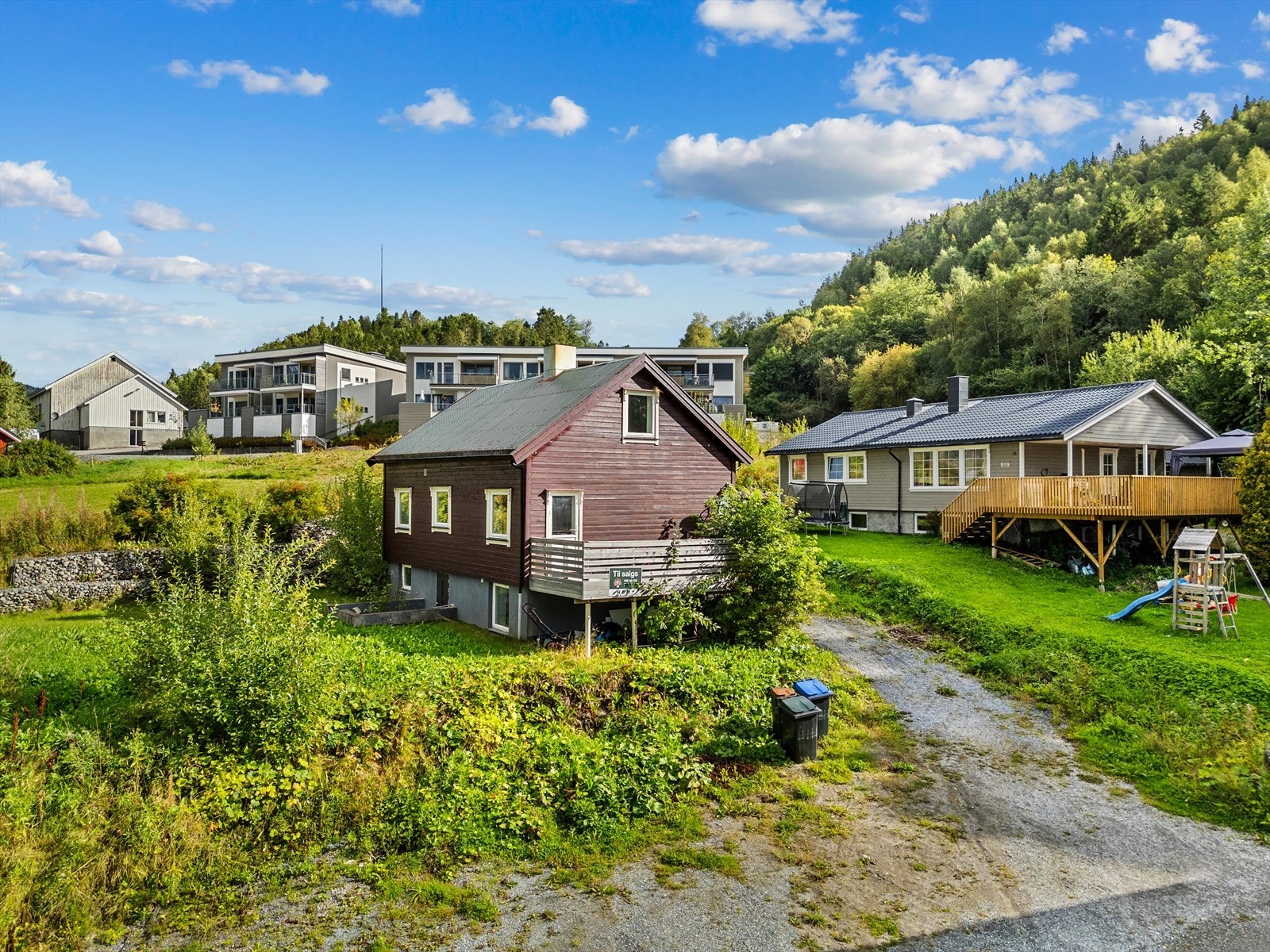 Tomten er på ca. 800 m² og byr på gode muligheter. Galleribilde