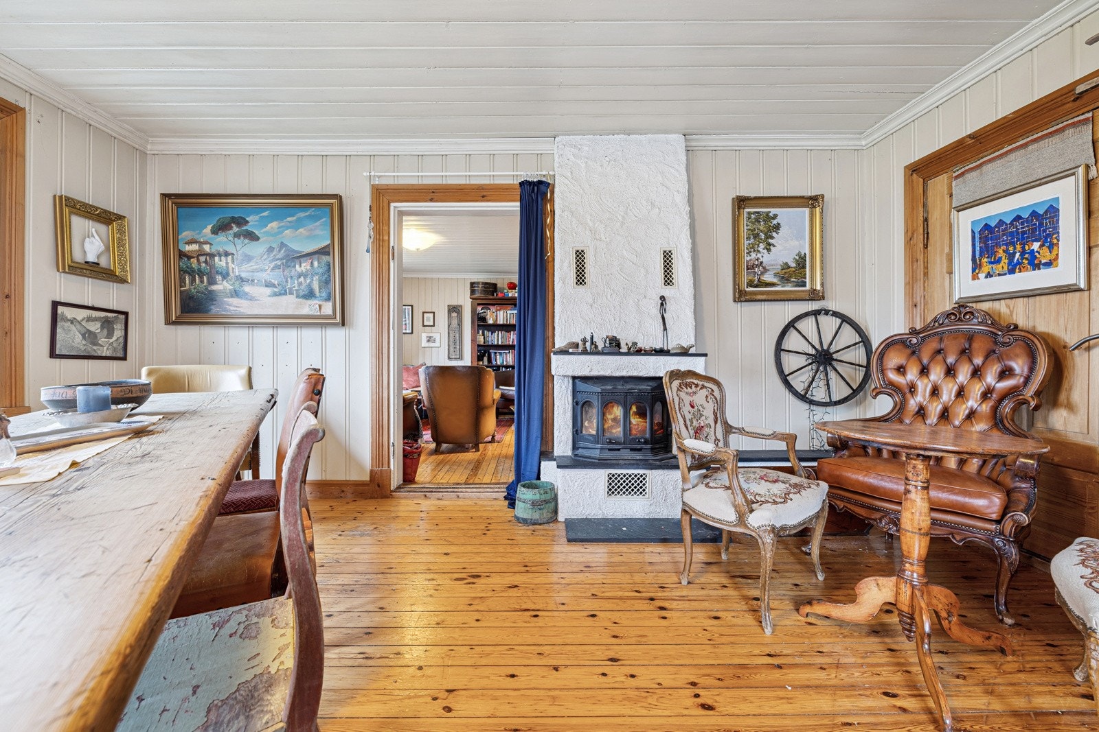 Stue og spisestue i bolighuset Galleribilde