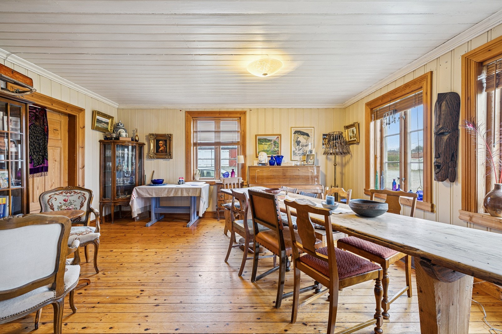 Stue og spisestue i bolighuset Galleribilde