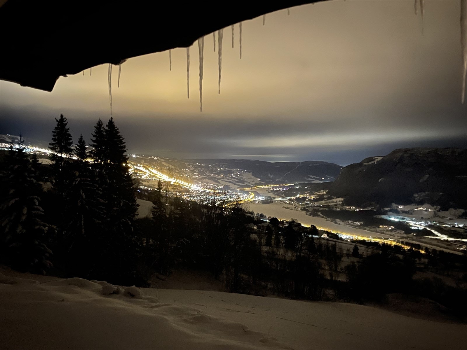 Her kan du lene deg tilbake og bare nyte den utrolige utsikten eiendommen har å by på Galleribilde