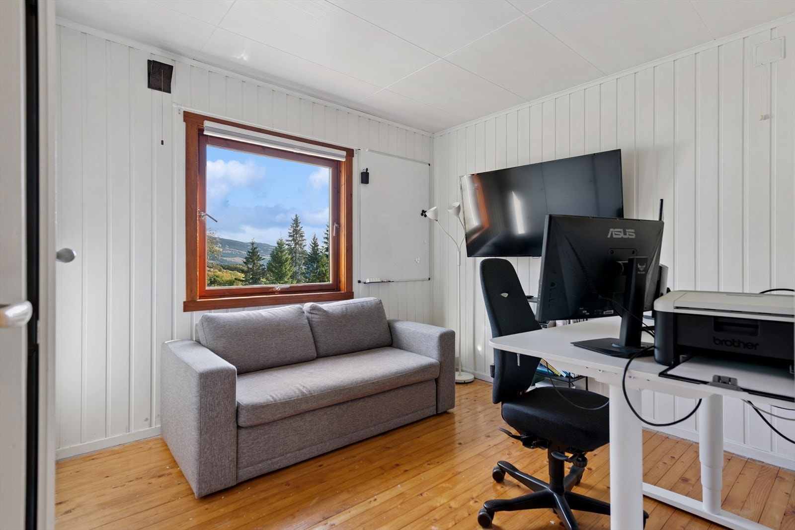 Soverom 2 - også fint egnet til kontor/hobbyrom Galleribilde