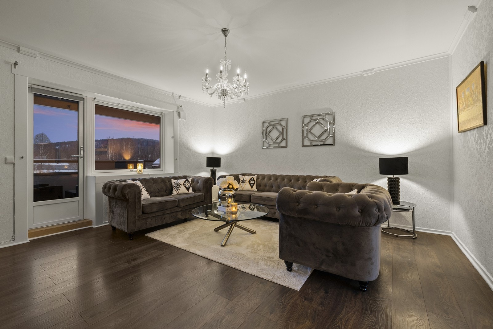 En sjarmerende og oppussset 3-roms leil med ogd intern beliggenhet på Kalbakken. Galleribilde