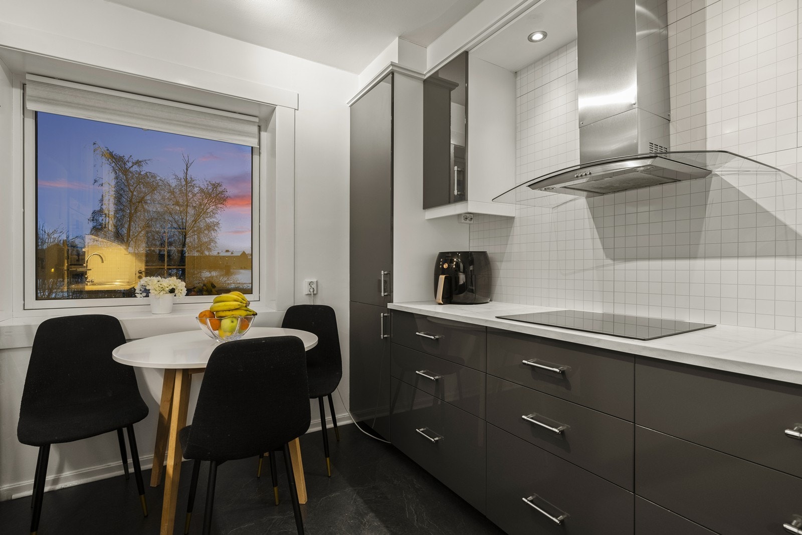 Plass til et koselig frokostbord på kjøkkenet Galleribilde