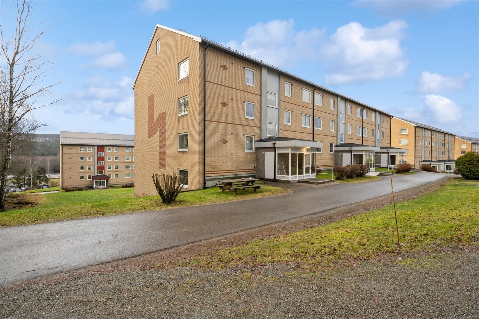 Til leiligheten medfølger to boder, samt en garasje i fellesanlegg. Galleribilde