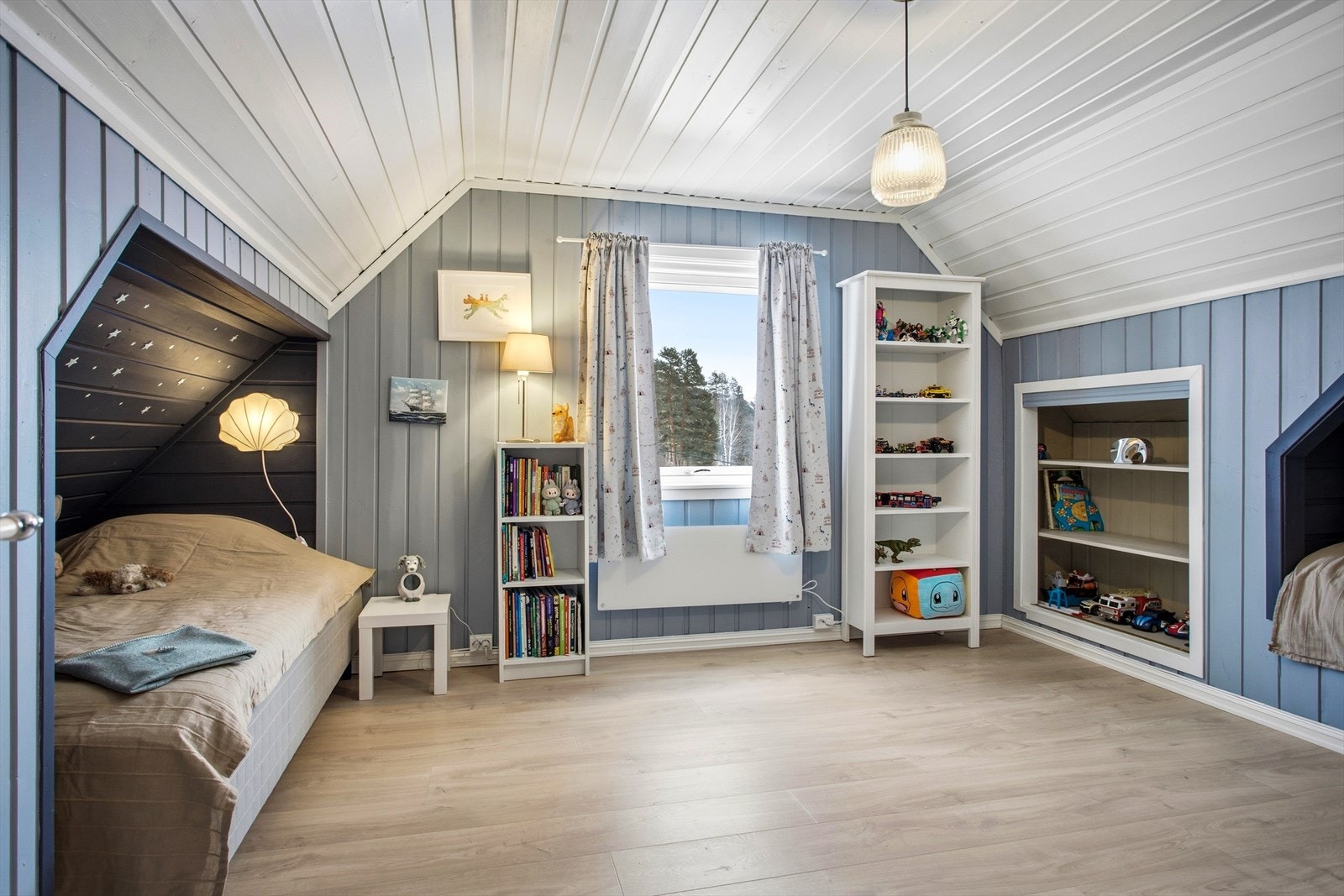 I 2.etasje finnes to romslige soverom. Galleribilde