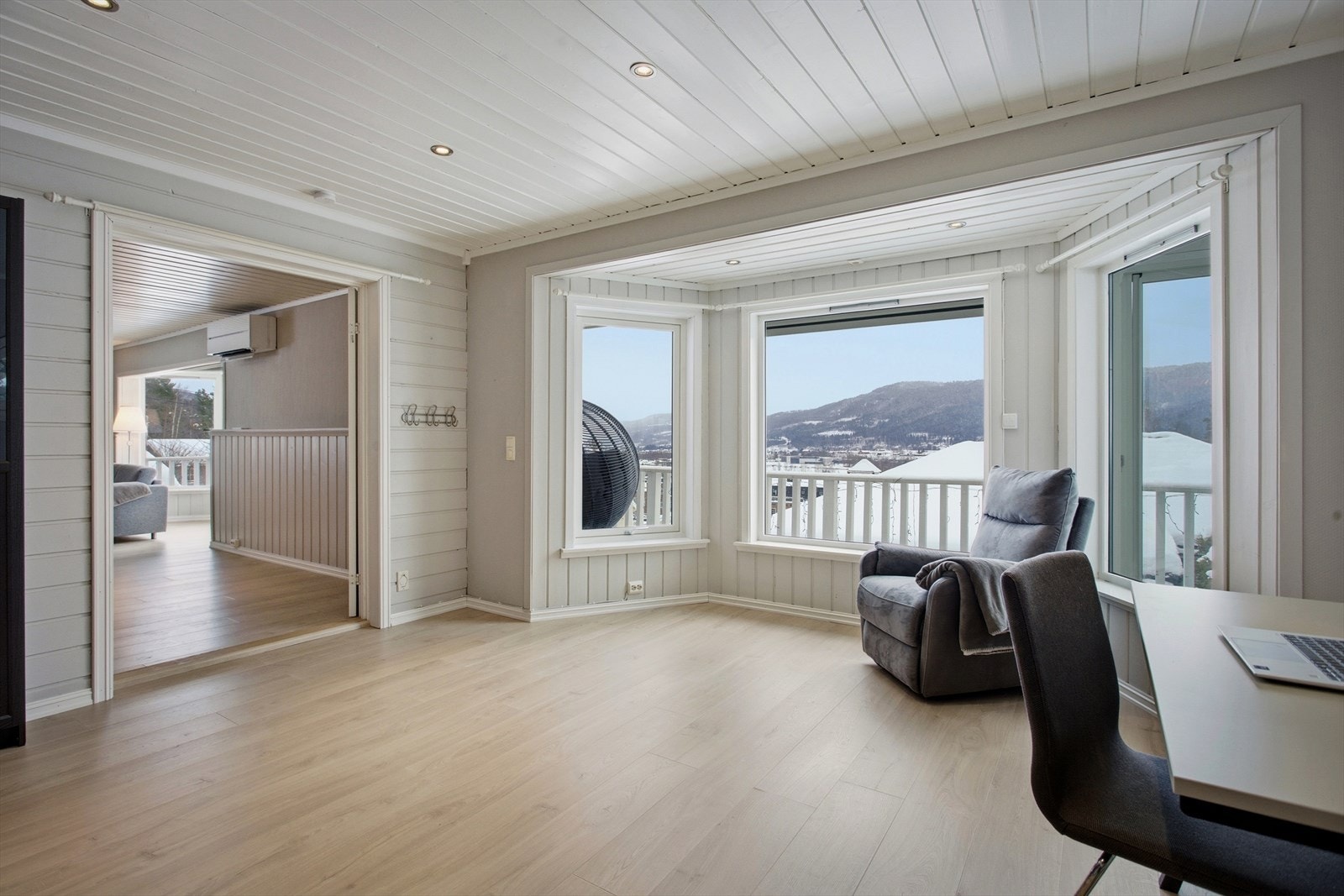 Det er montert varmepumpe i stuen. Galleribilde