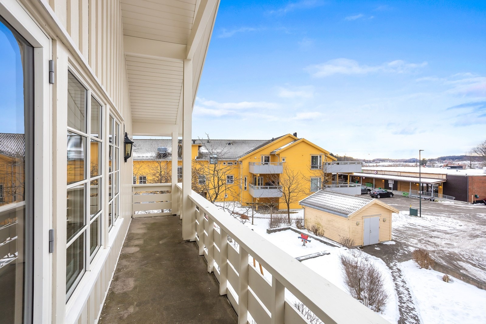 Fra stuen er det utgang til balkong på ca 10 kvm Galleribilde