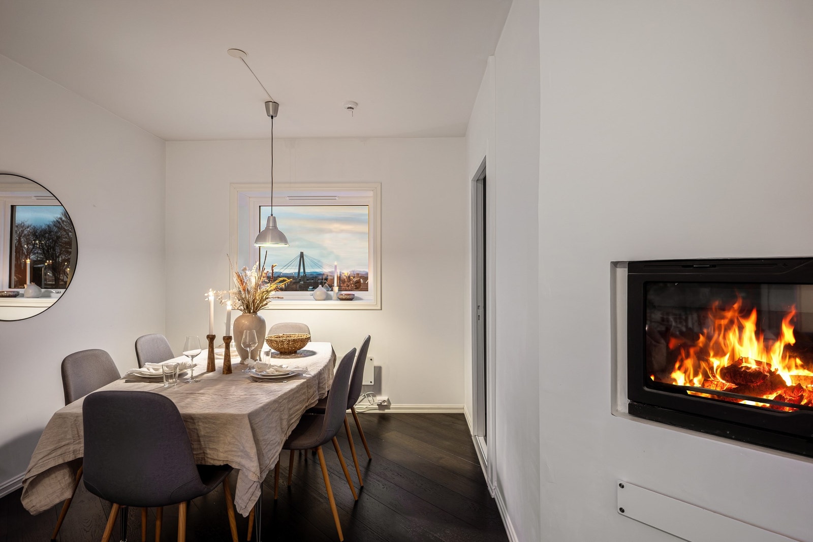 Fin peisovn i stue. Galleribilde