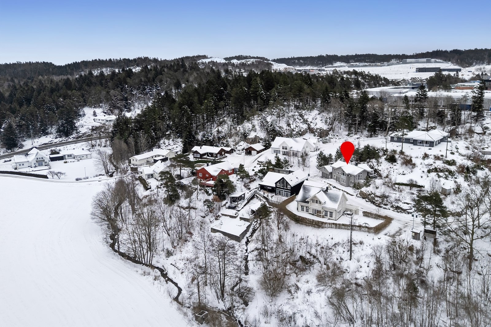 Boligen har en landlig og fin beliggenhet Galleribilde