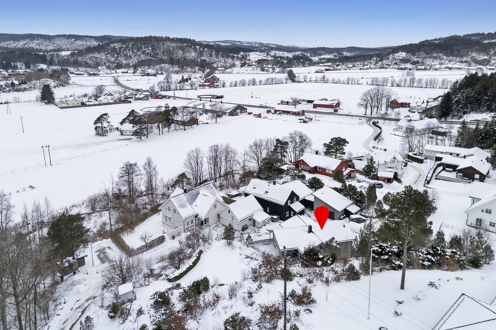 Eiendommen ligger på Jåbekk, kun 3,5 km fra Mandal sentrum Galleribilde