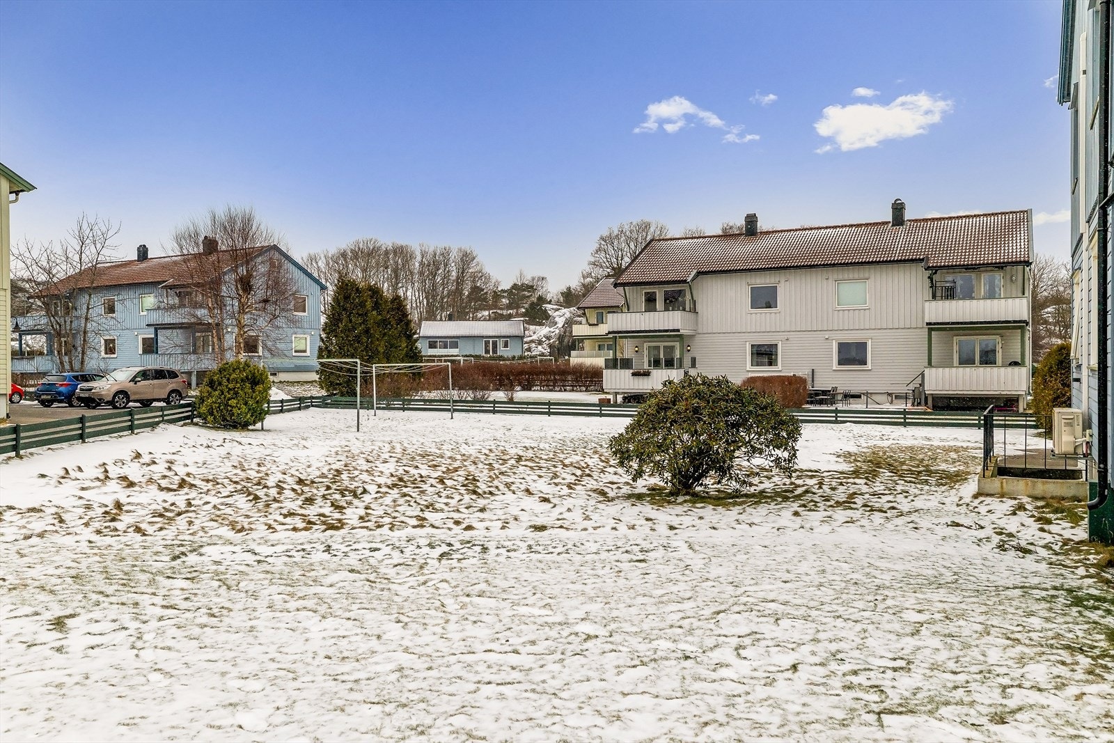 Romslig og pent opparbeidet fellesareal. Galleribilde