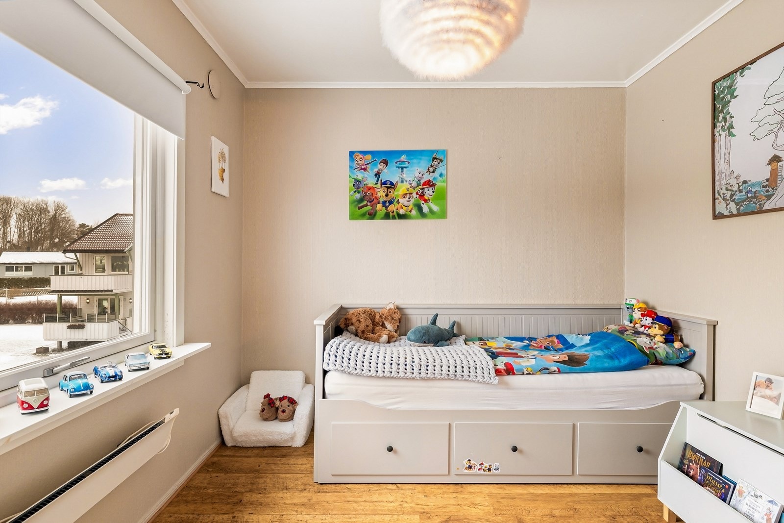 Soverom nr. 2, også av god størrelse. Malt i lys og delikat farge. Galleribilde