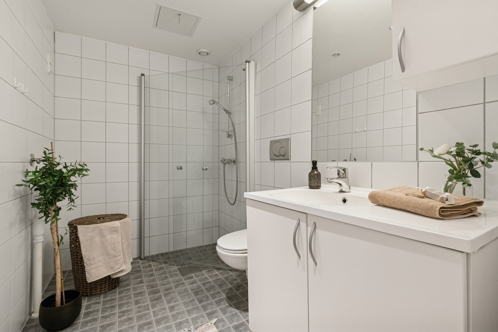 Gulvet har elektriske varmekabler Galleribilde