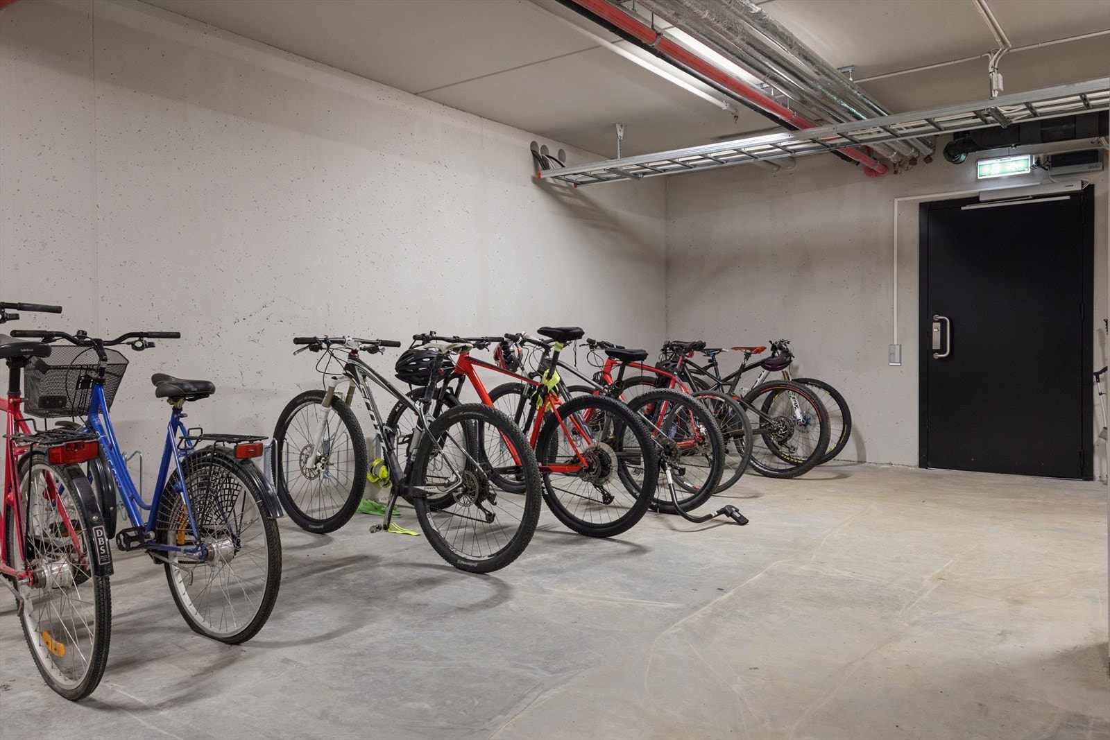 Sykkelparkering i kjelleren gir sikker oppbevaring for sykler. Galleribilde