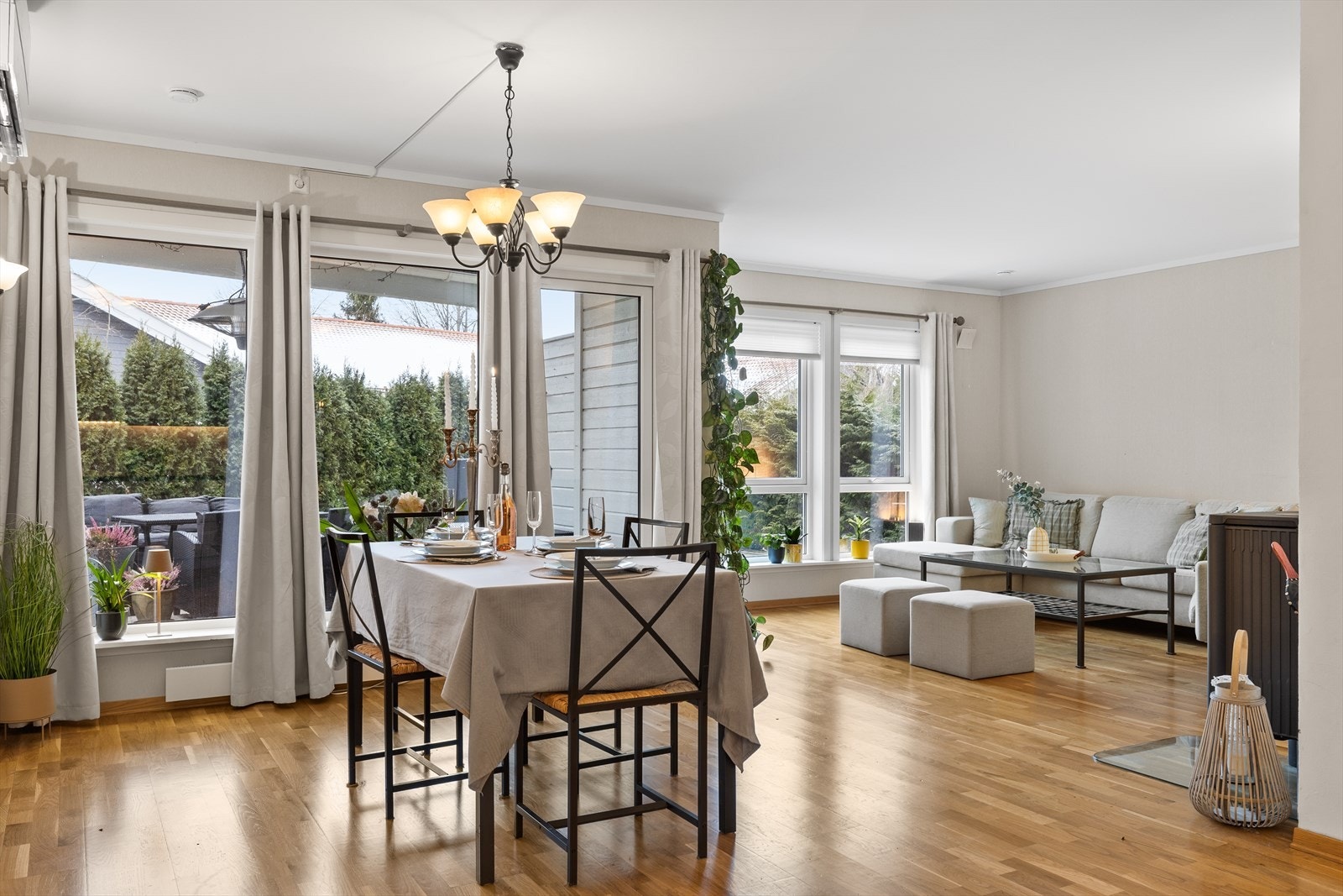 Velkommen til Meteorveien 39A presentert av Aktiv Eiendomsmegling v/John Erik Klinge. Foto: Fotograf Magik (Maciej Krzysztof). Galleribilde