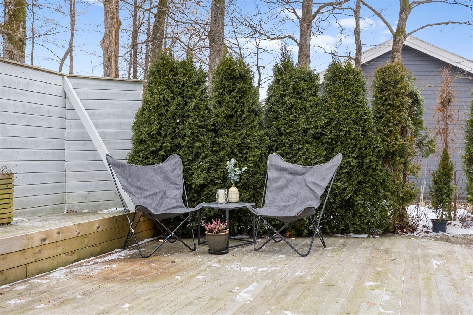 Terrassen har også flere møbleringsmuligheter Galleribilde