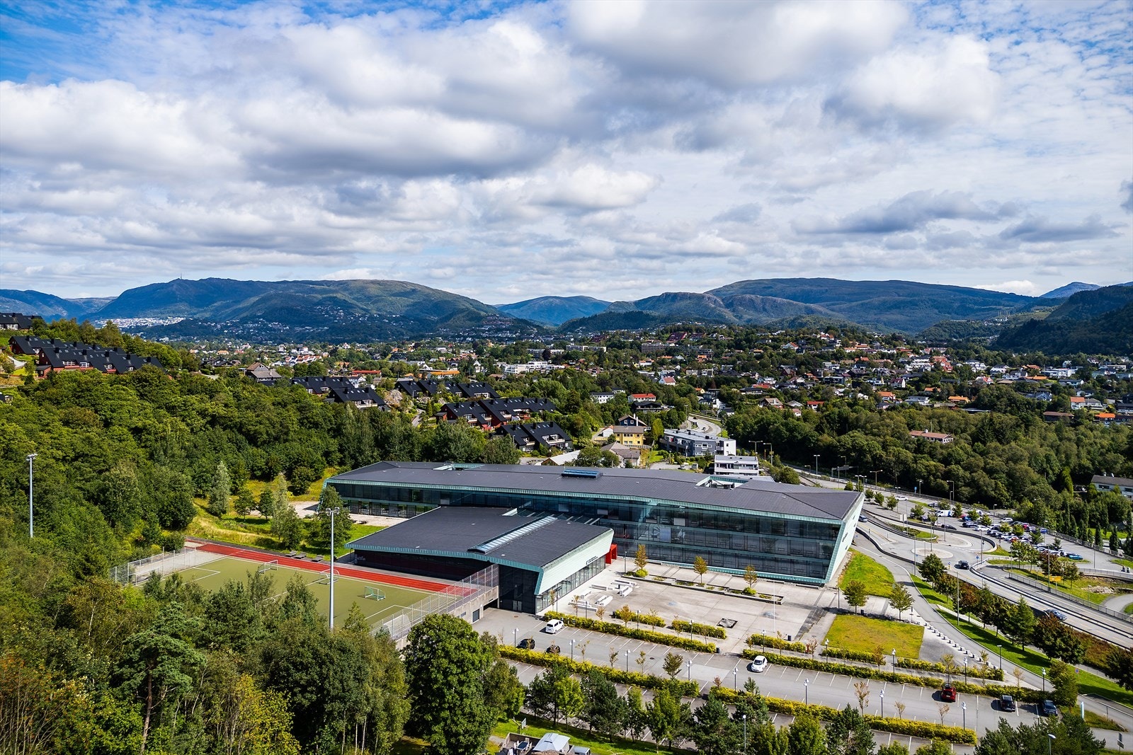 Like ved Lagunen ligger også populære Nordahl Grieg vgs med svært gode utdanningstilbud Galleribilde