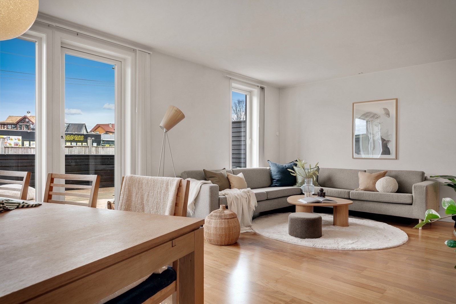 Rommet egner seg svært godt til sammenkomster og til hverdagen Galleribilde