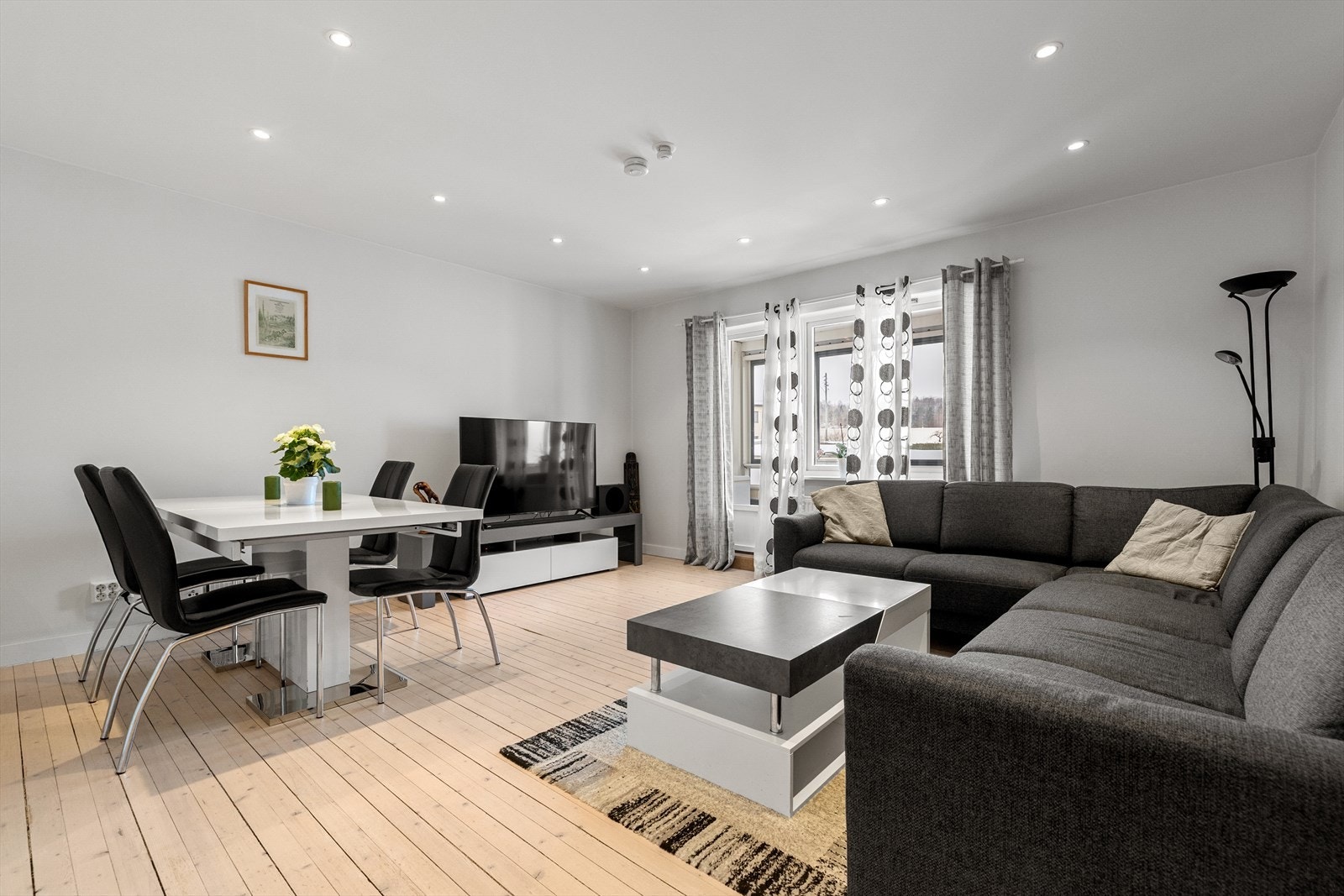 Velkommen til Løvsetdalen 12A - Boligen presenteres av Kristina O. Myhre for EiendomsMegler 1. Foto: André Aakermann Galleribilde