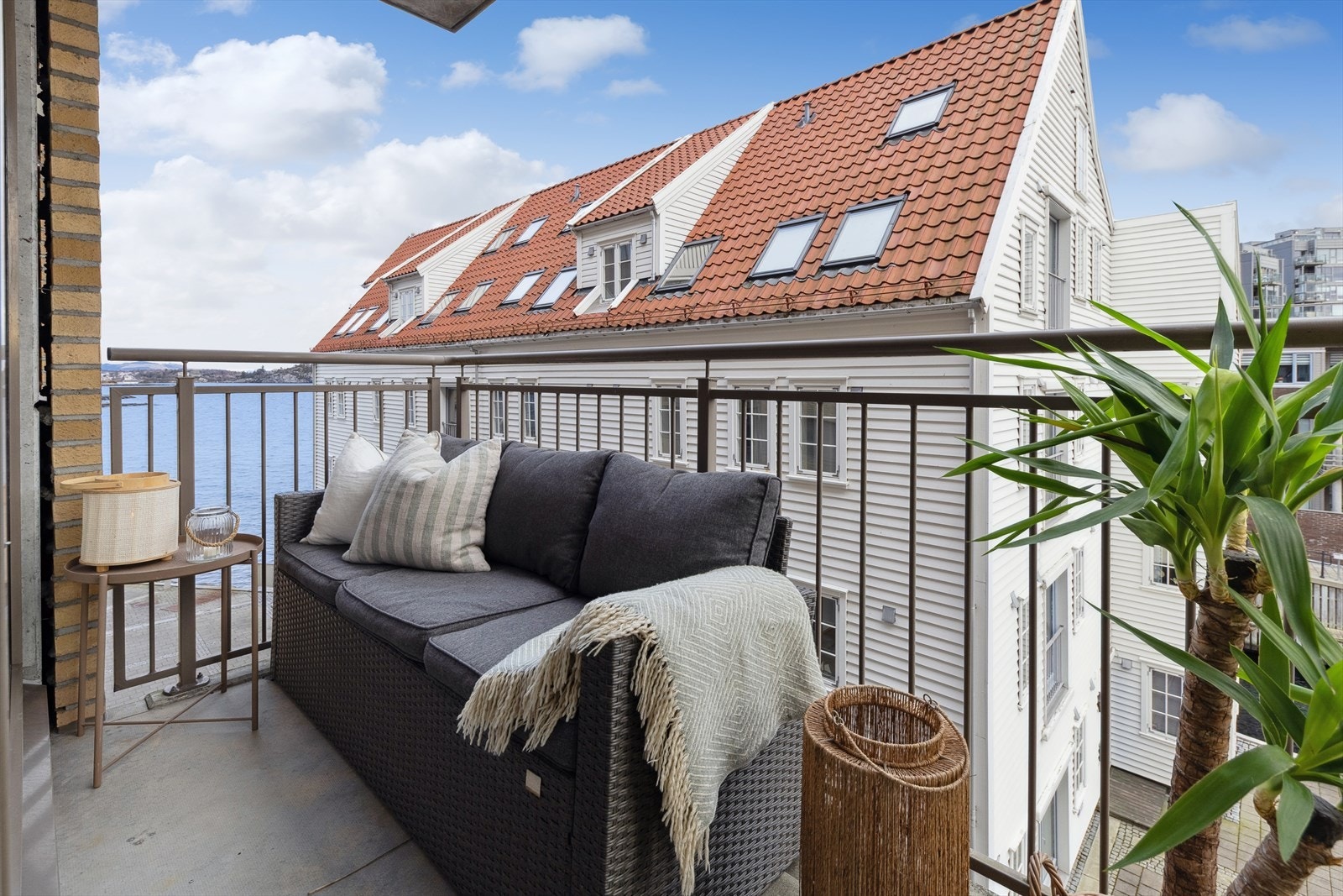 Her har man rom for å møblere med en liten sittegruppe. I borettslaget har man også en stor, felles takterrasse. Galleribilde