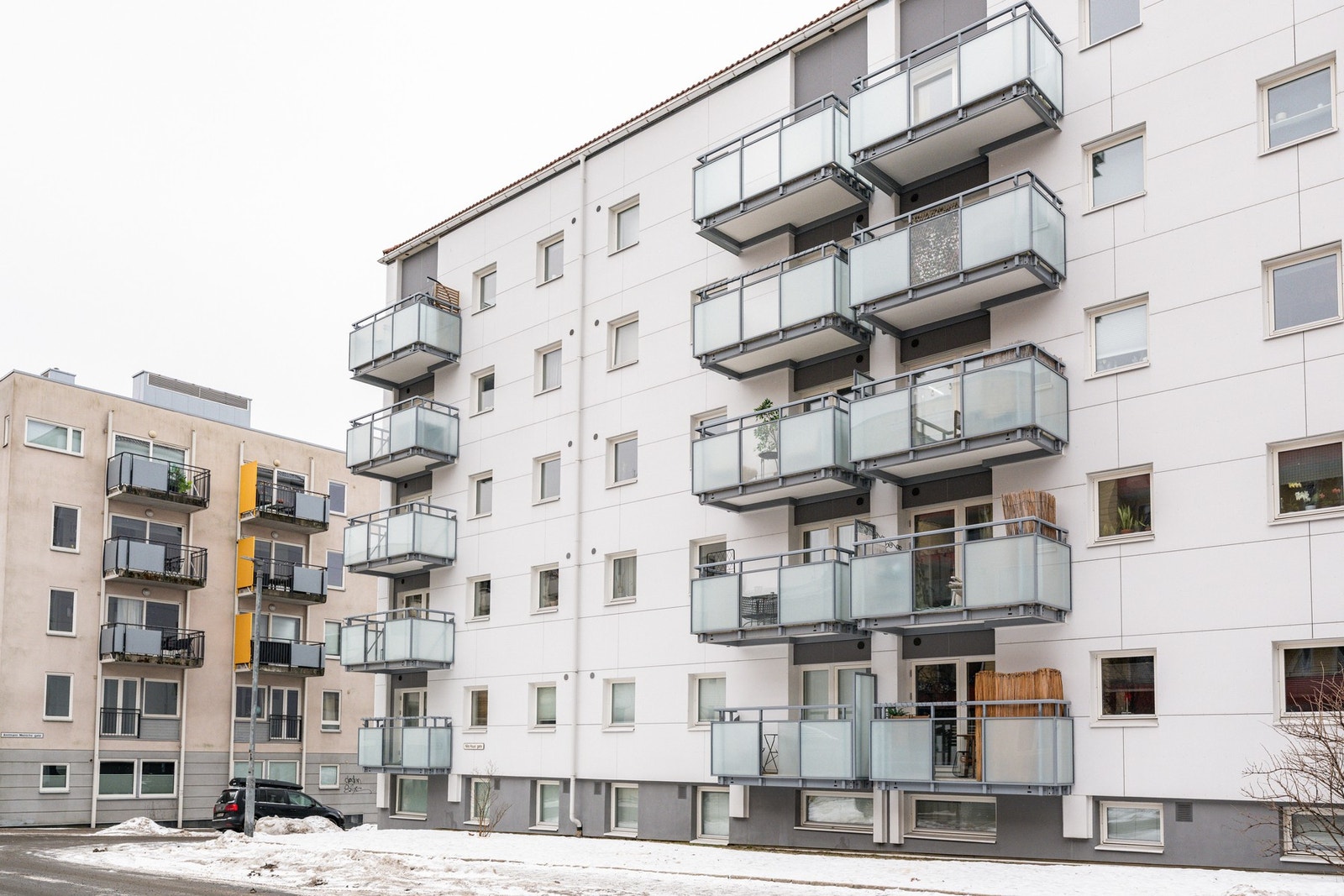 Meget populær og attraktiv beliggenhet på øvre Torshov/Sandaker med gangavstand til Torshov, Storo og Nydalen m.m. Her bor du i en tilbaketrukket og rolig til, samtidig som du har alt av fasiliteter og godt kollektivtilbud like ved. Galleribilde