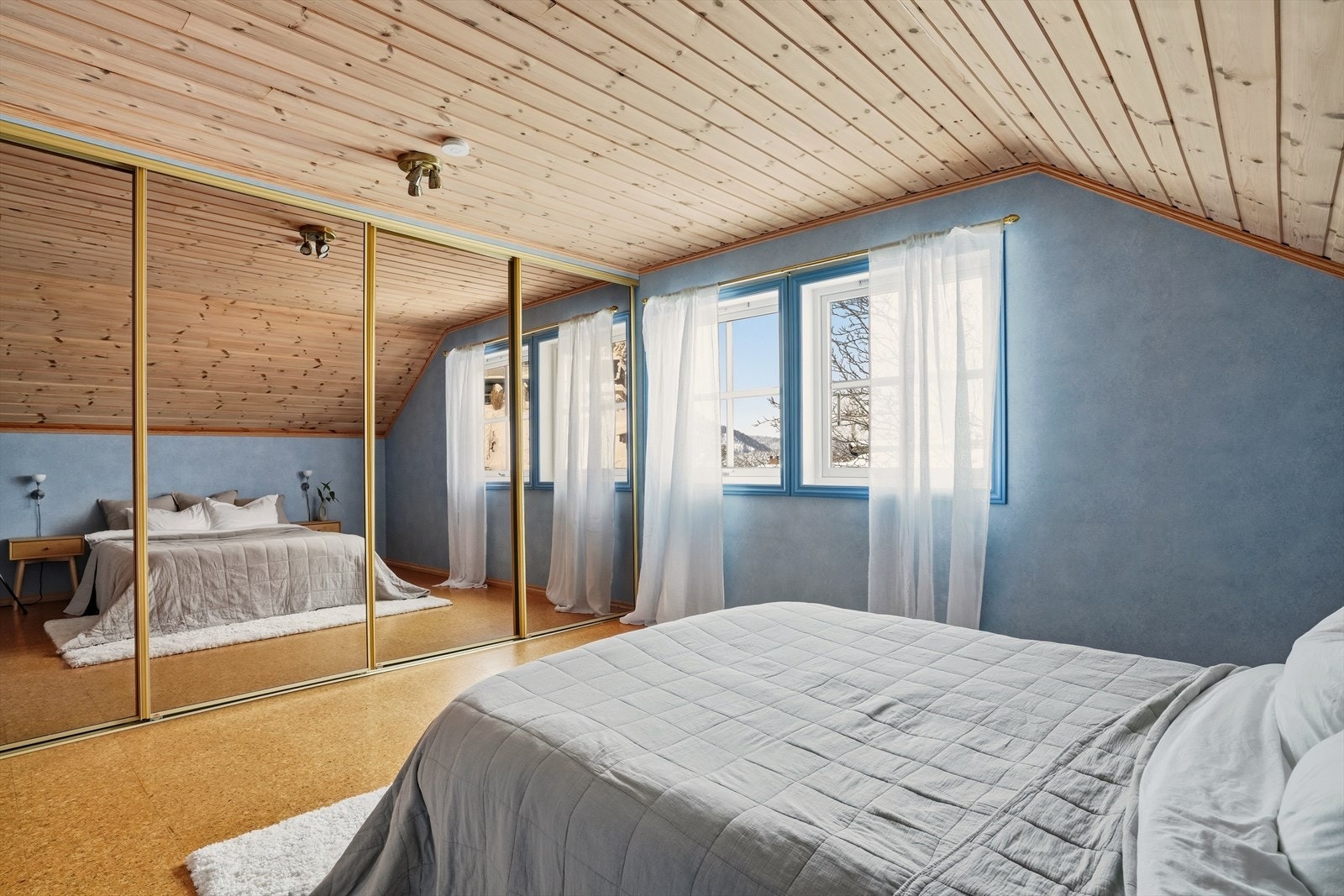 Soverommet har en godt utnyttet skyveldørsgarderobe og god plass til dobbeltseng. Galleribilde