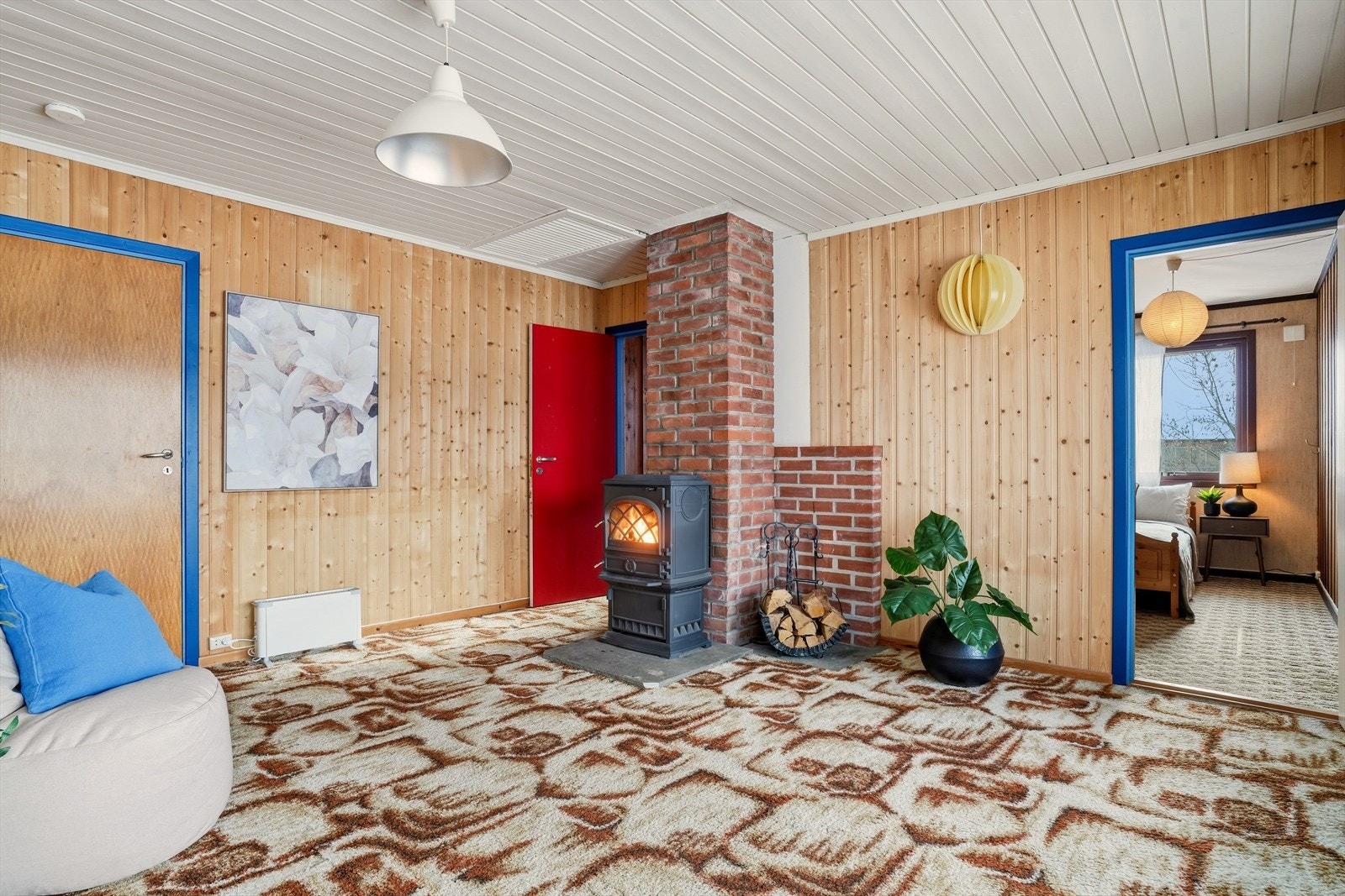 Boligen har en praktisk kjellerstue i underetasjen, perfekt for barna og ungdommen i huset. Galleribilde