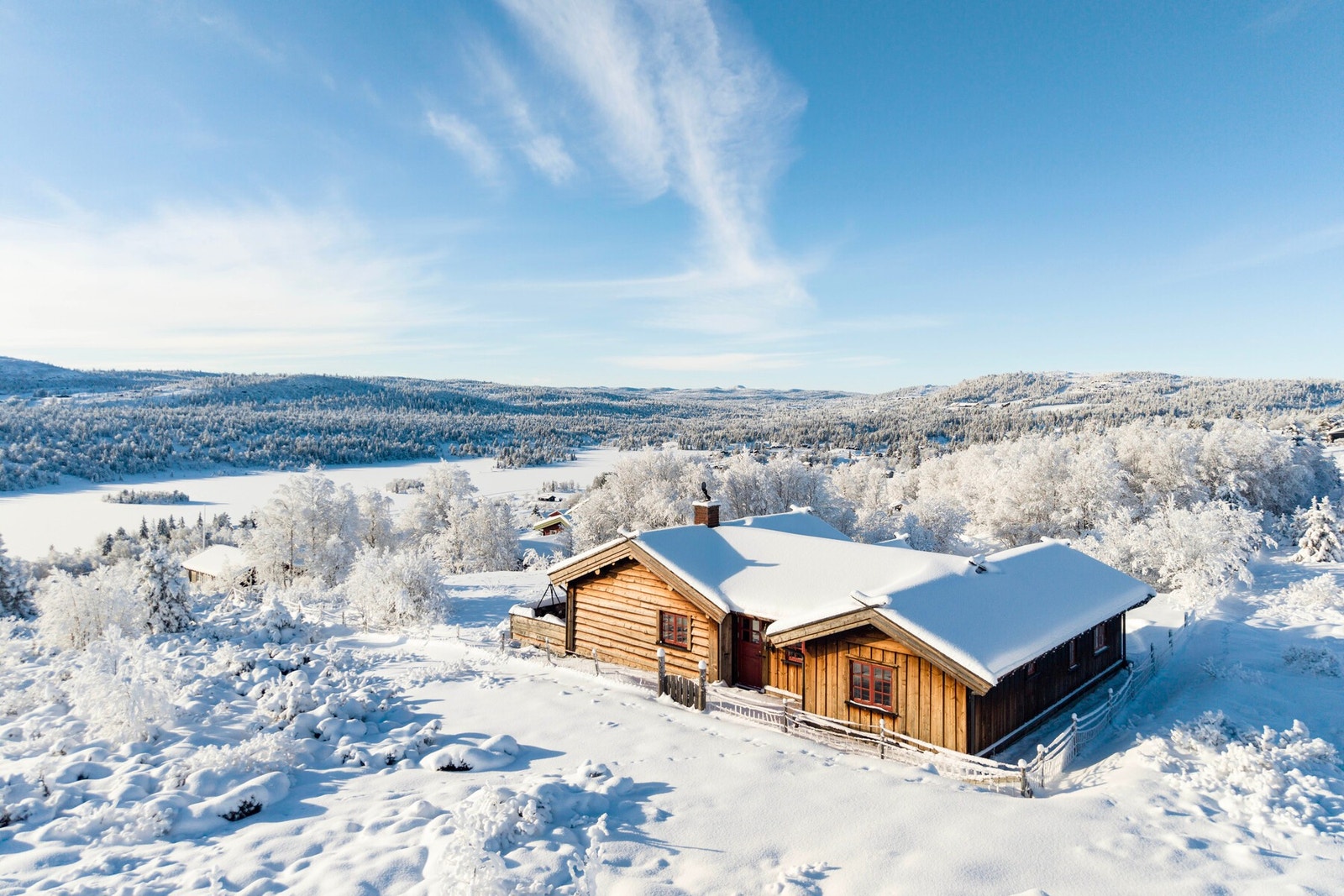 Privatmegleren Hallingdal v/ Merethe Jonsen har gleden av å presentere Melegutu 18!
Bilder tatt av Fotograf Per Andre Andersen. Galleribilde