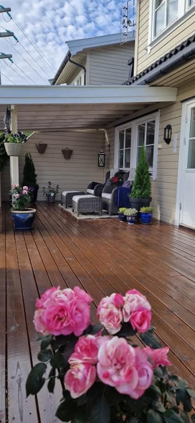 Til boligen medfølger en halvpart av felles garasje med automatisk portåpner. Galleribilde