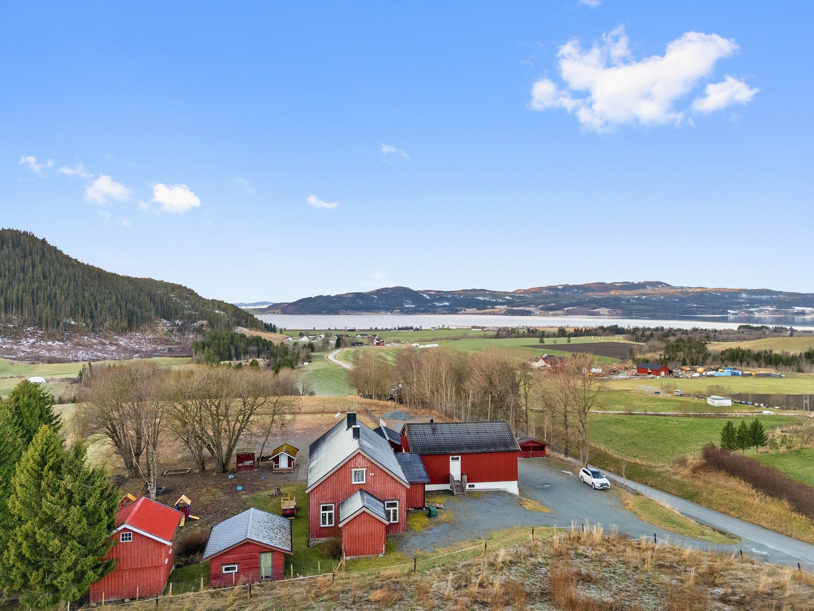 Pen utsikt fra eiendommen. Galleribilde