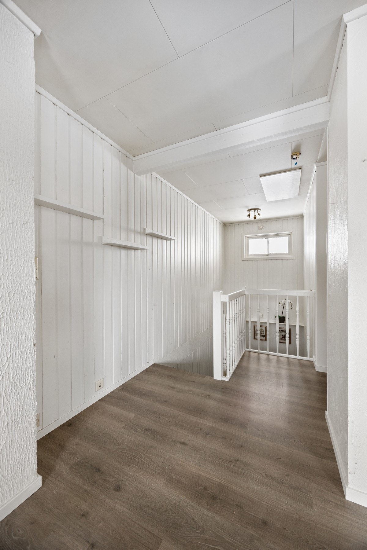 Fra stuen er det trapp ned til underetasje Galleribilde