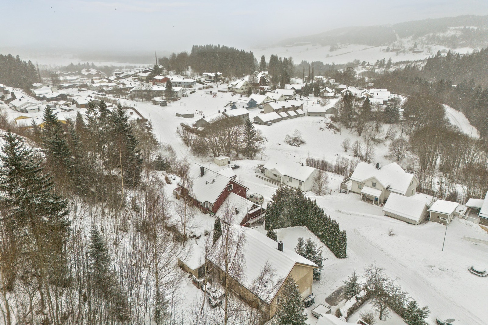 Attraktiv beliggenhet med gangavstand til barnehage, barne- og ungdomsskole, samt idrettsanlegg Galleribilde