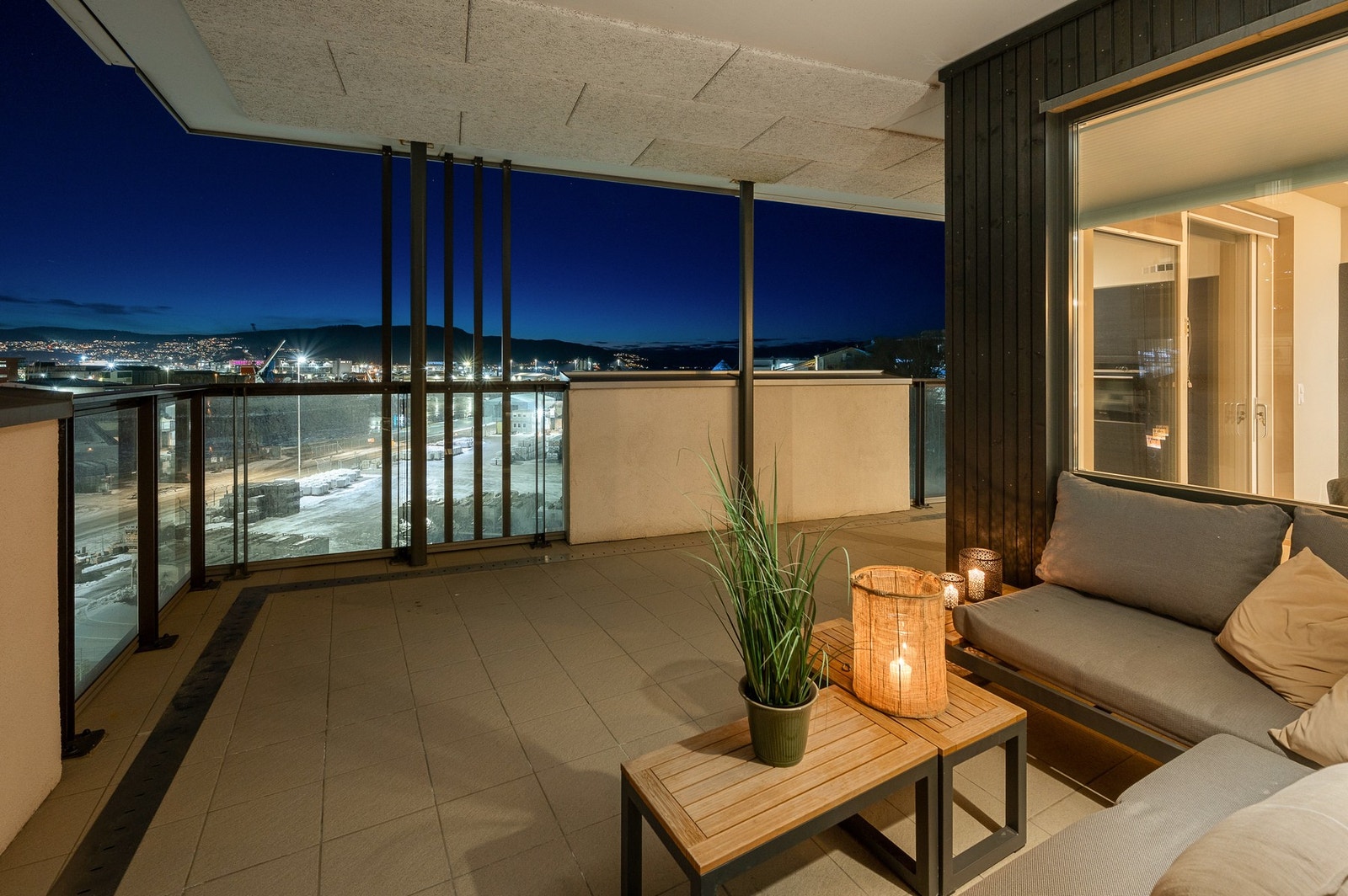 Leiligheten har en flott beliggenhet i byggets 5. etasje med fantastisk utsikt. Galleribilde