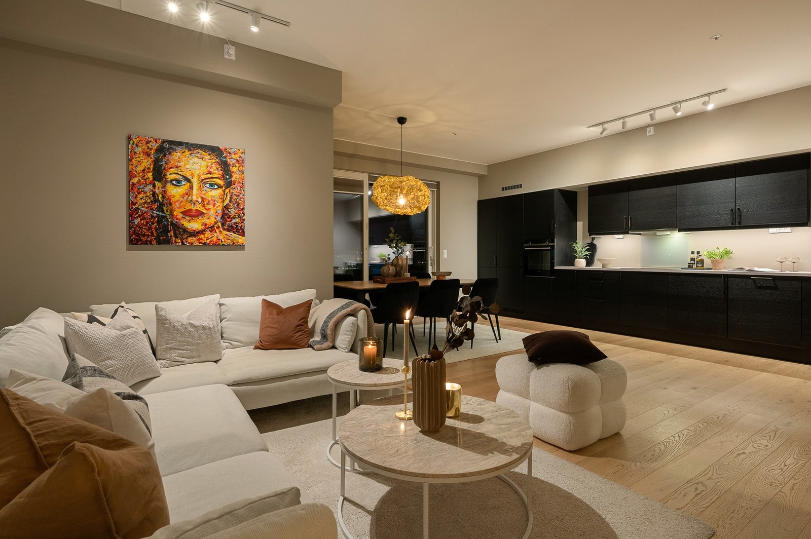 Leiligheten har en flott planløsning med gode rom og god romfølelse. Galleribilde