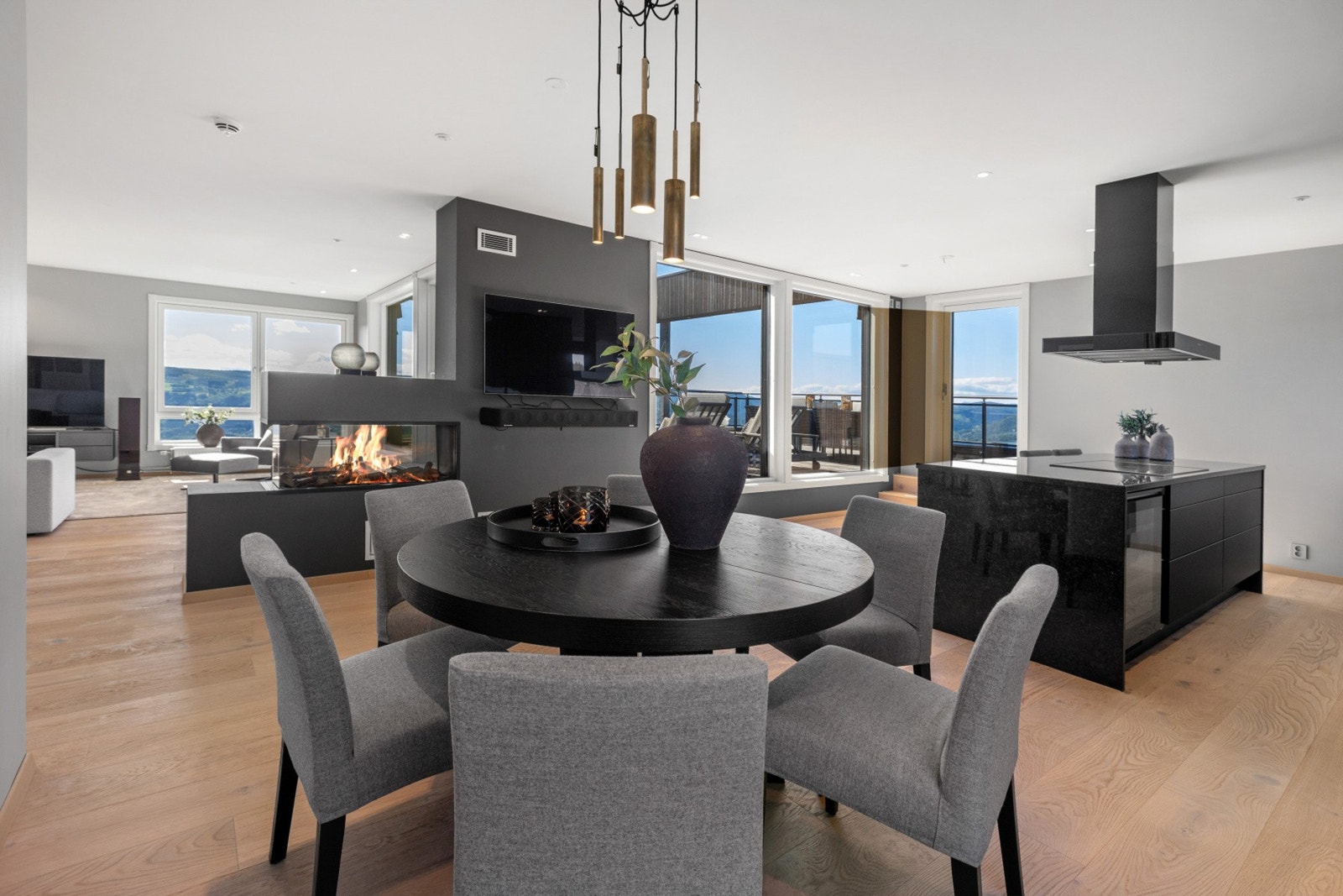 I tilknytning til kjøkkenet er det plass for spisegruppe. Galleribilde