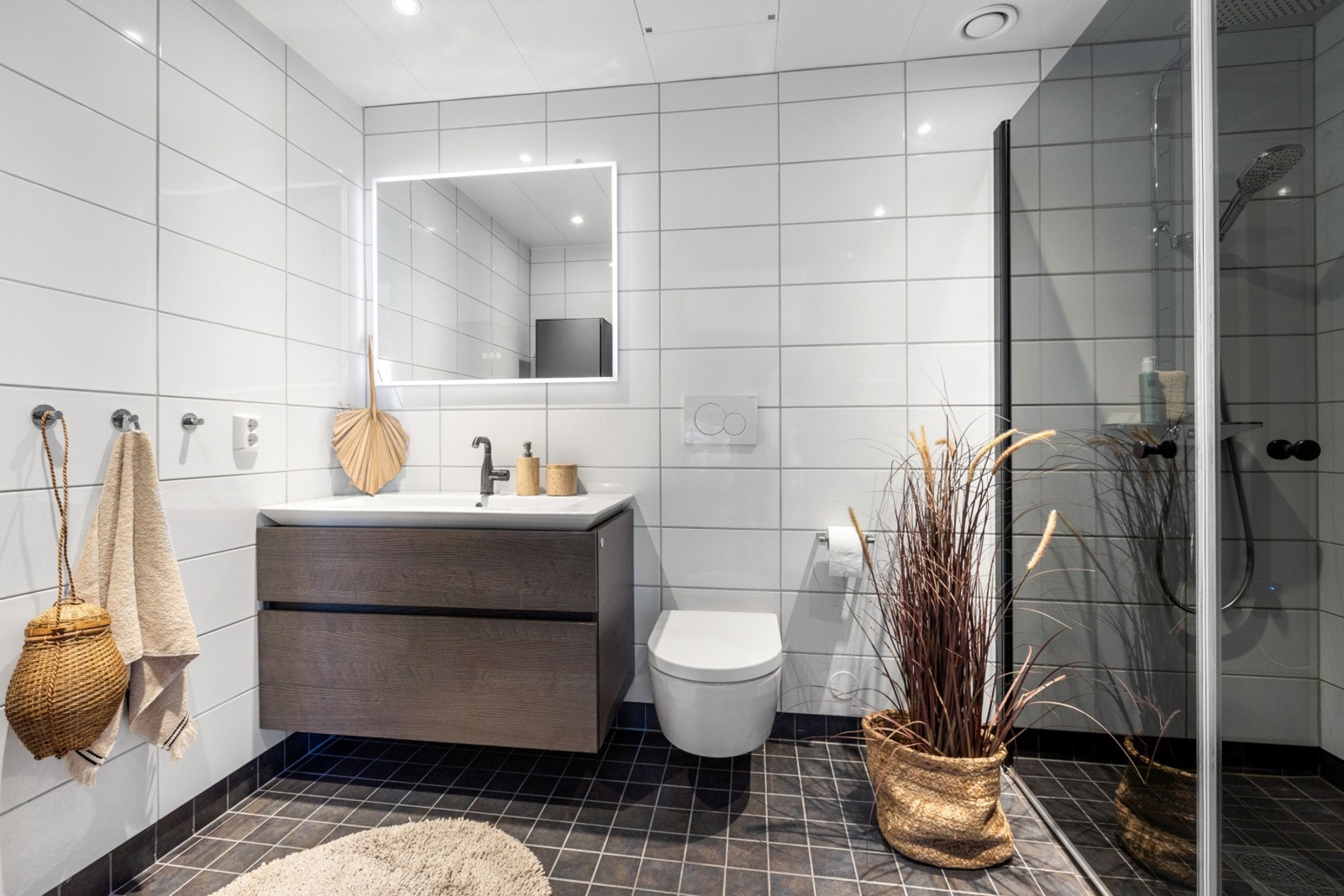 Lekkert hovedbad med tilgang fra hoved soverom. Galleribilde