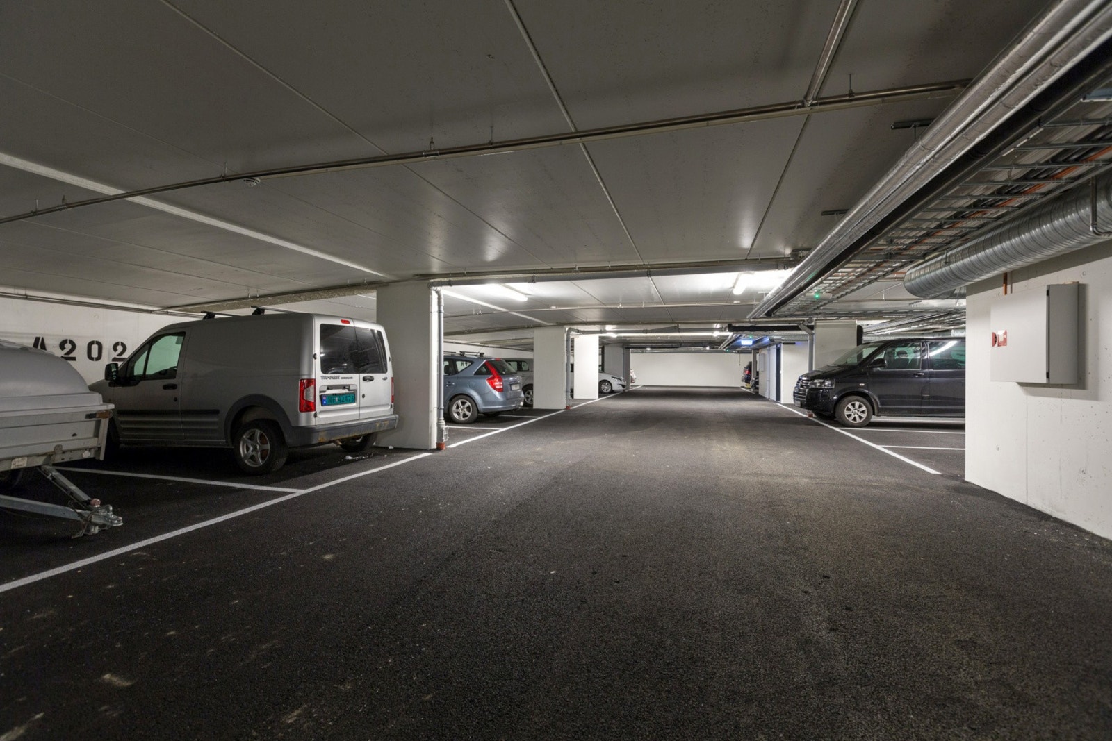 Leiligheten disponerer egen garasjeplass i felles garasjeanlegg. Galleribilde