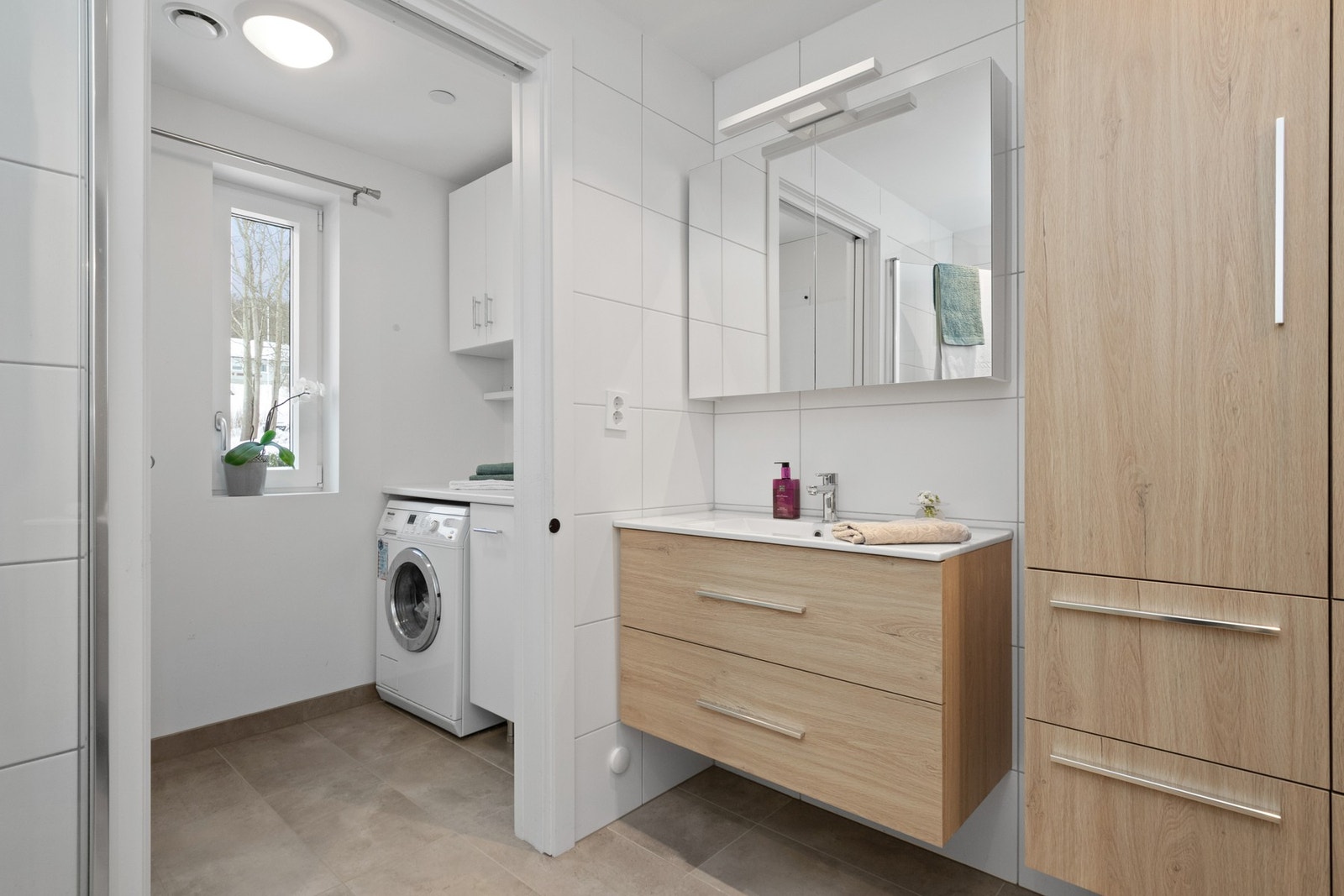 HVIS DET ER VARMEKABLER!!!!!!!!!! Varmekabler i gulv gir ekstra komfort i hverdagen. Galleribilde