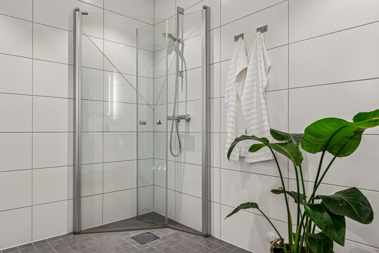 Badet måler 6 kvm. Galleribilde